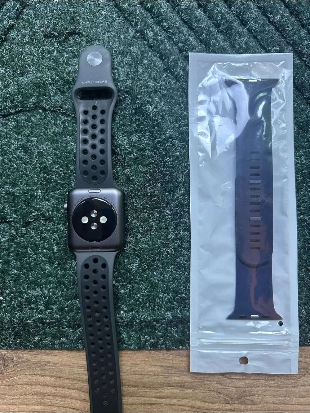 Apple Watch Series 3 Nike+ GPS 42mm Gray Barely Used
